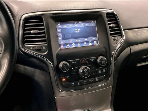 Used 2021 Jeep Grand Cherokee Laredo w/ Security & Convenience Group AWD/4WD image 10