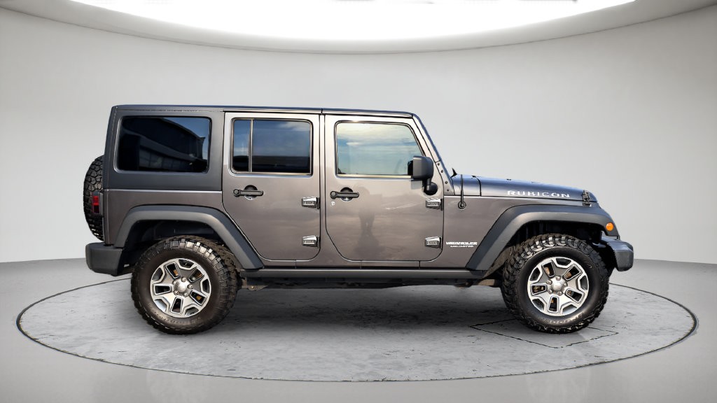 Used 2017 Jeep Wrangler Unlimited Rubicon w/ Connectivity Group AWD/4WD image 4