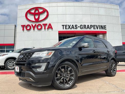 Used 2017 Ford Explorer XLT w/ Equipment Group 202A image 2