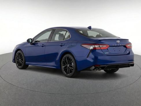 Used 2025 Toyota Camry SE w/ Convenience Package FWD image 3
