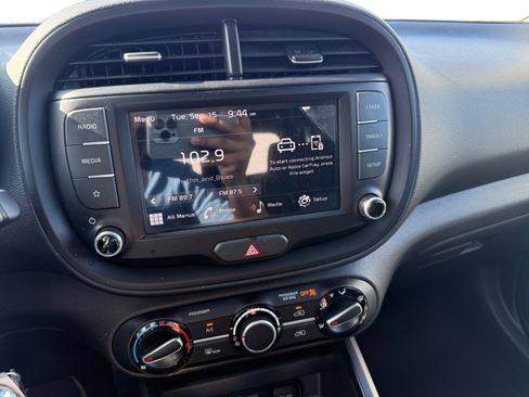 Used 2023 Kia Soul LX FWD image 12