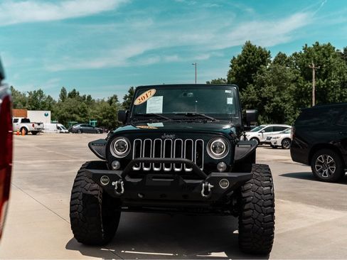 Used 2017 Jeep Wrangler Unlimited Sahara AWD/4WD image 2