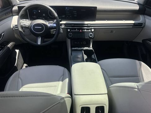 Used 2025 Hyundai Tucson Limited FWD image 16