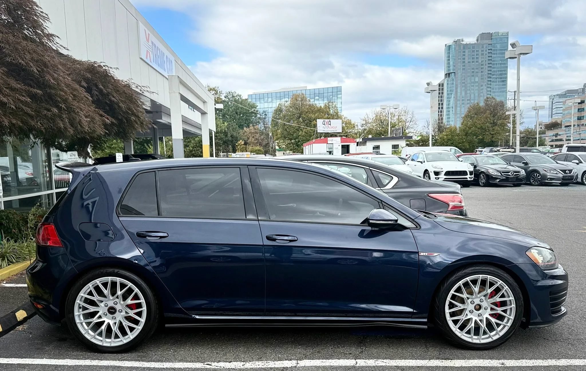 Used 2015 Volkswagen GTI SE FWD image 8