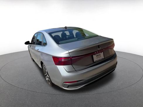 Used 2025 Volkswagen Jetta SE image 11