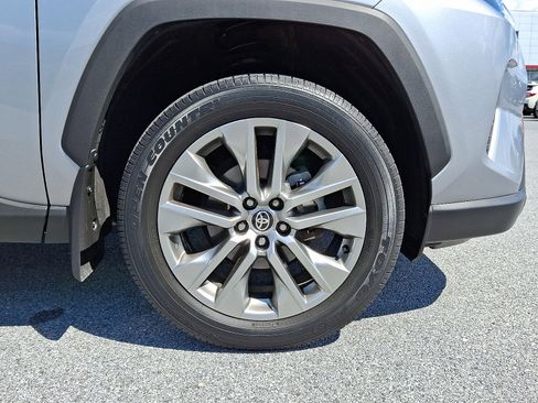 Certified 2021 Toyota RAV4 XLE Premium image 9