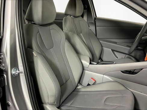 Used 2025 Hyundai Elantra SE FWD image 26