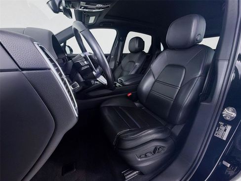Certified 2023 Porsche Cayenne w/ Premium Package AWD/4WD image 5