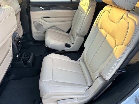 New 2025 Jeep Grand Cherokee L Limited image 9