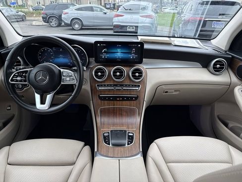 Used 2022 Mercedes-Benz GLC 300 w/ Premium Package Lite image 10