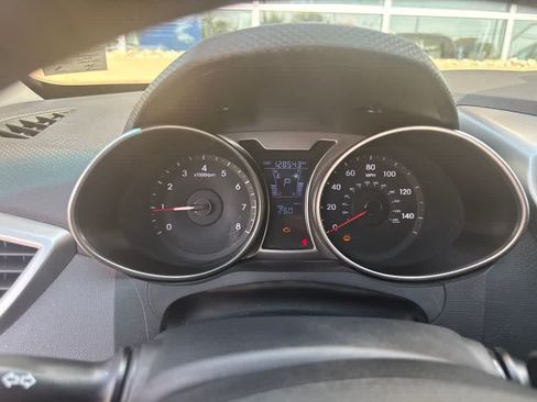 Used 2014 Hyundai Veloster FWD image 2