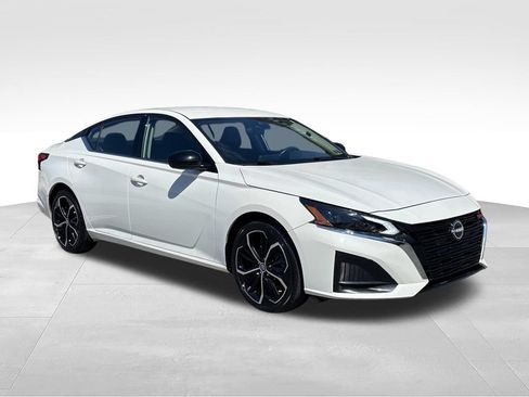 Used 2024 Nissan Altima 2.5 SR FWD image 1