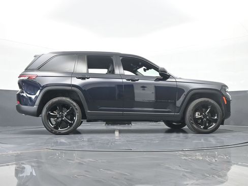 Used 2024 Jeep Grand Cherokee Limited w/ Black Appearance Package image 64