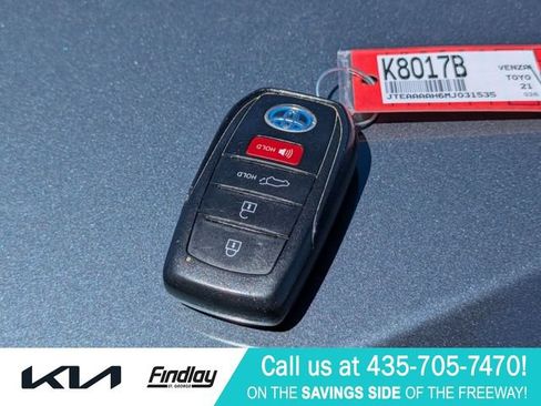 Used 2021 Toyota Venza LE AWD/4WD image 31