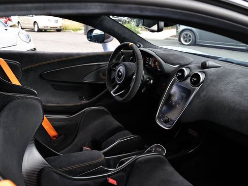 Used 2019 McLaren 600LT RWD image 8
