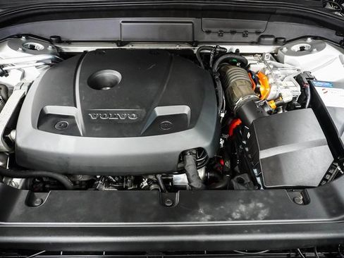 Used 2019 Volvo XC60 T8 Momentum image 25
