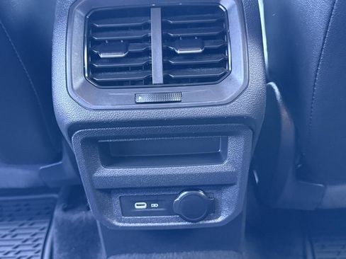 Used 2024 Volkswagen Tiguan SE image 17