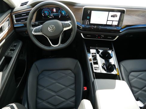 New 2026 Volkswagen Atlas SE image 9