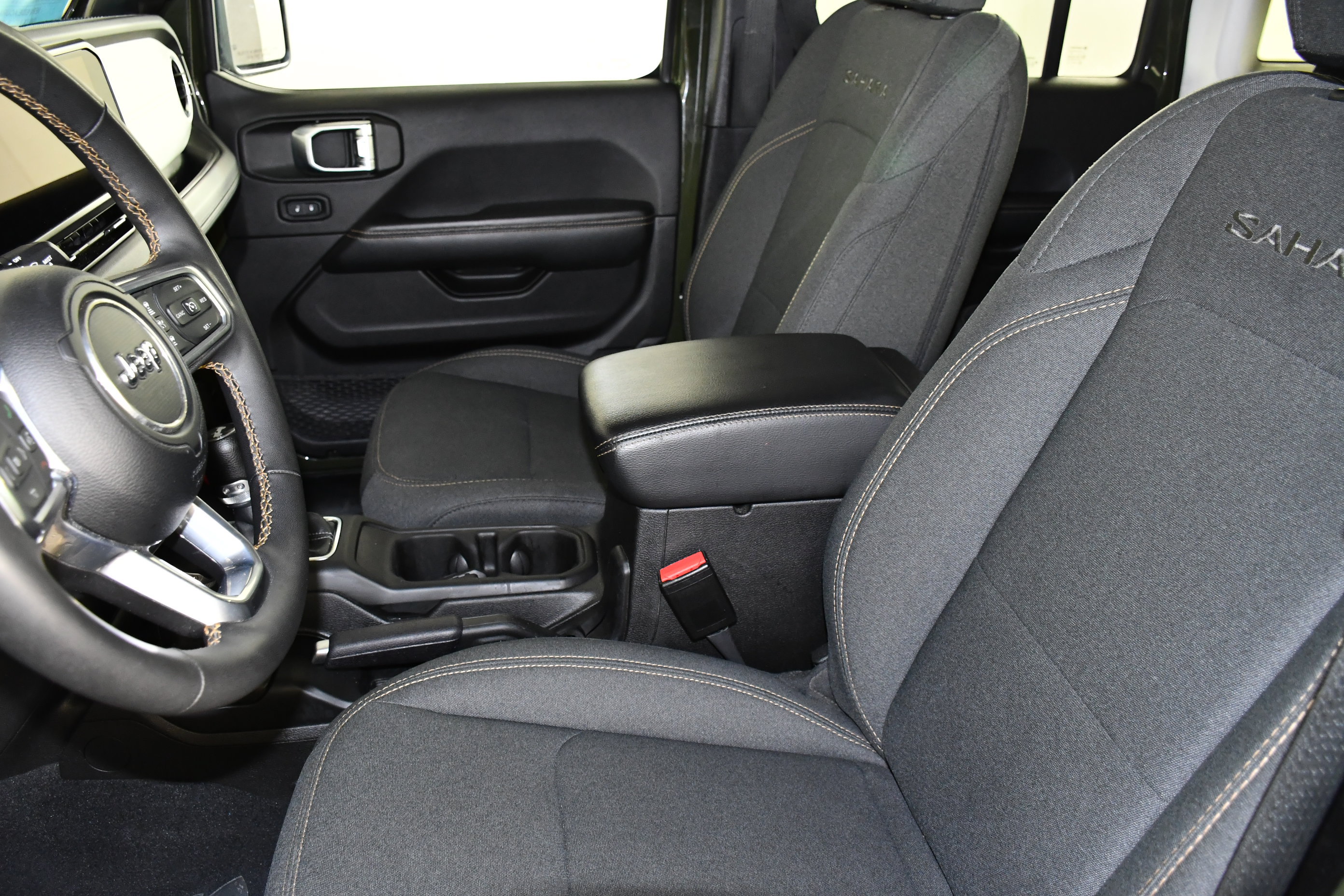Used 2024 Jeep Wrangler Unlimited Sahara AWD/4WD image 38