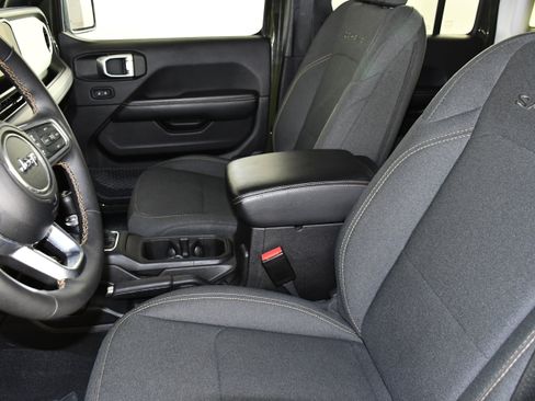 Used 2024 Jeep Wrangler Unlimited Sahara AWD/4WD image 38