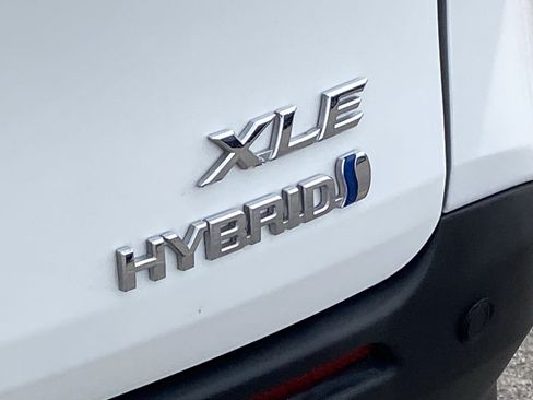 Used 2023 Toyota Sienna XLE image 5