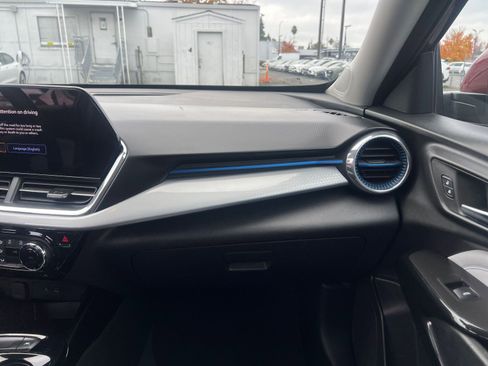 Used 2025 Chevrolet Trax LT image 35