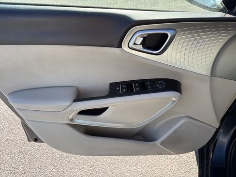Used 2020 Kia Soul LX image 14