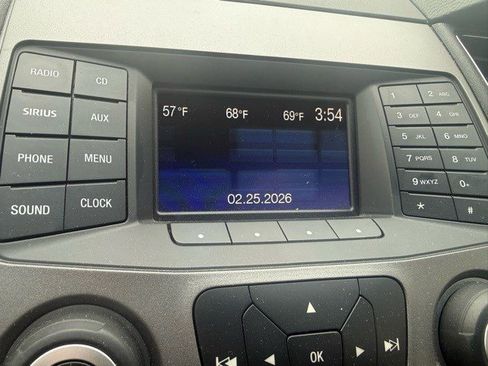 Used 2016 Ford Taurus SEL image 18