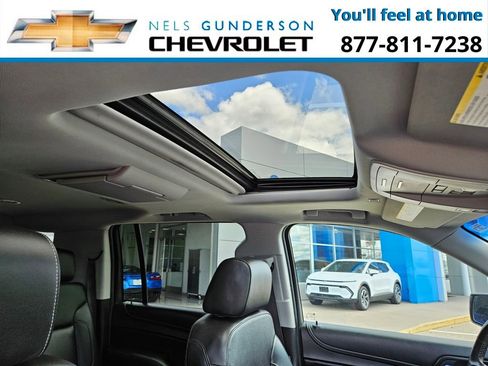 Used 2018 Chevrolet Suburban Premier image 11