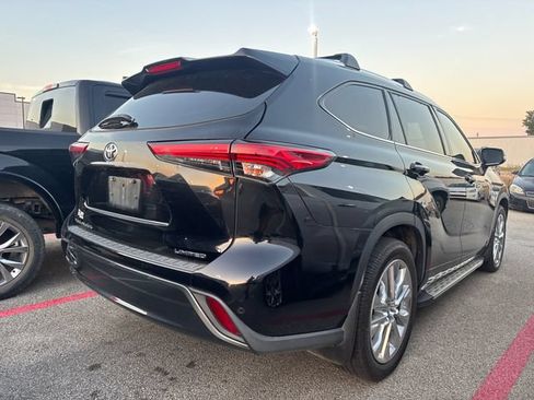 Used 2022 Toyota Highlander Limited FWD image 4