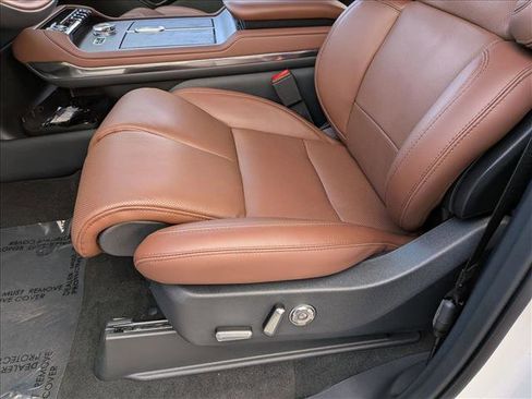 New 2025 Lincoln Navigator Reserve image 4