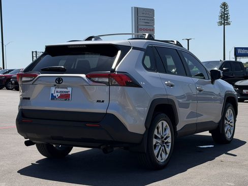 Used 2025 Toyota RAV4 XLE Premium FWD image 5