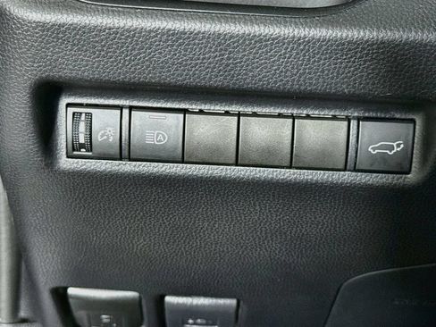 Used 2019 Toyota RAV4 XLE w/ Convenience Package FWD image 18
