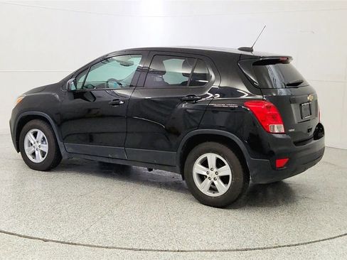 Used 2020 Chevrolet Trax LS w/ Tint and Cruise Package FWD image 5