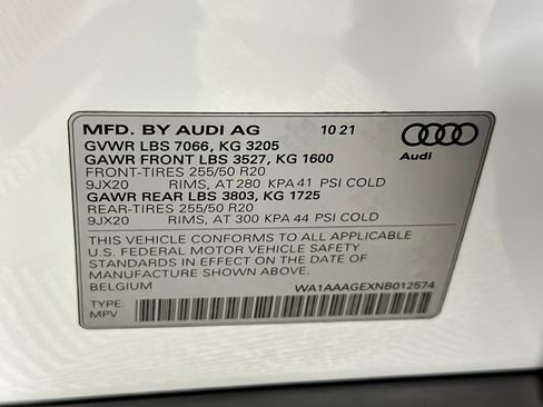 Used 2022 Audi e-tron Premium w/ Convenience Plus Package image 27