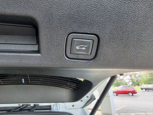 Used 2026 Chevrolet Traverse LT w/ Driver Confidence Package FWD image 13