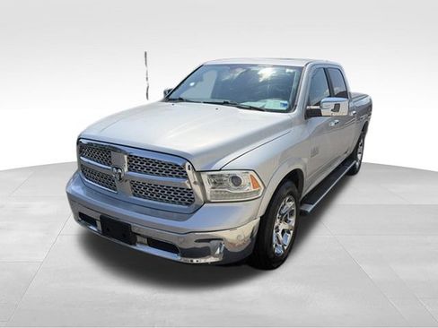 Used 2017 RAM 1500 Laramie w/ Convenience Group AWD/4WD image 22