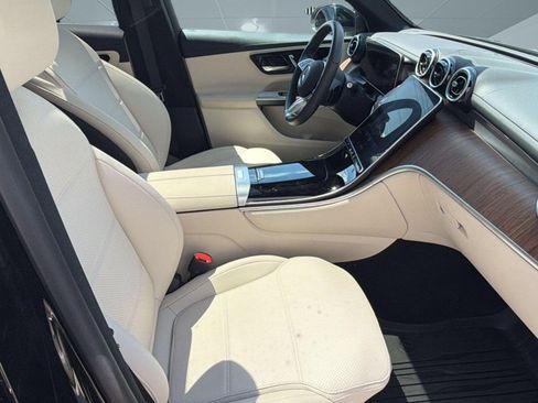Used 2024 Mercedes-Benz GLC 300 4MATIC image 23
