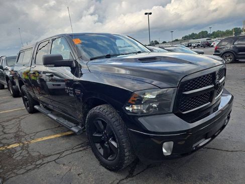 Used 2022 RAM 1500 Classic SLT w/ Electronics Convenience Group AWD/4WD image 4