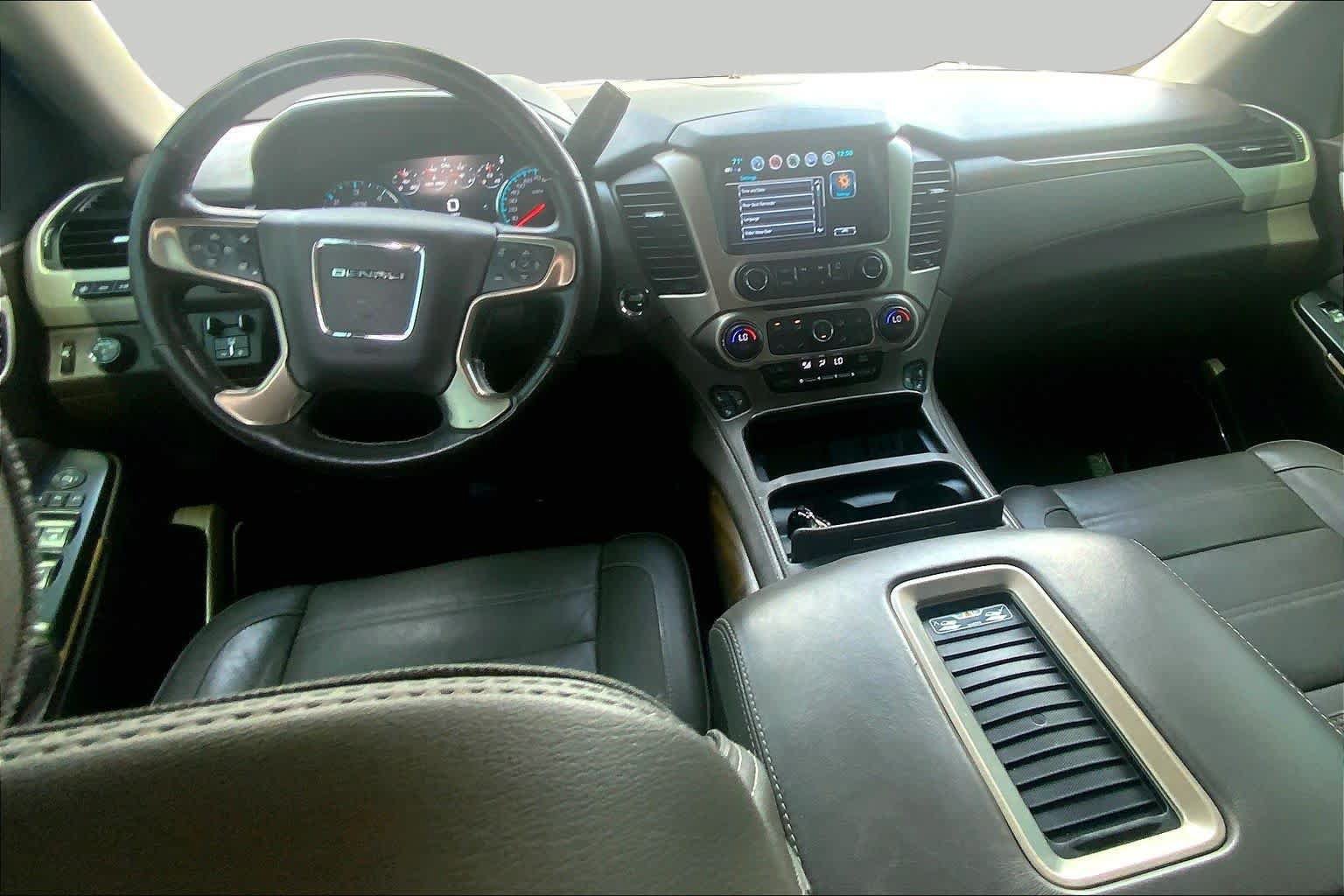 Used 2019 GMC Yukon Denali w/ Denali Ultimate Package AWD/4WD image 16