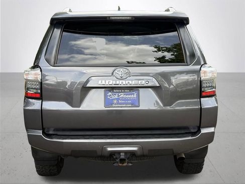 Used 2018 Toyota 4Runner SR5 AWD/4WD image 7