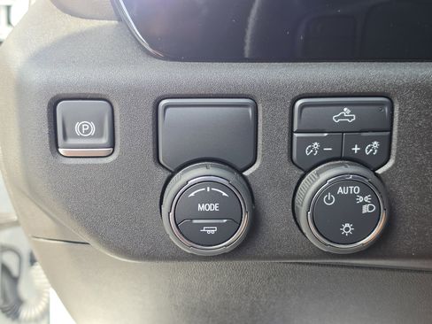 Used 2025 Chevrolet Silverado 1500 LT RWD image 29