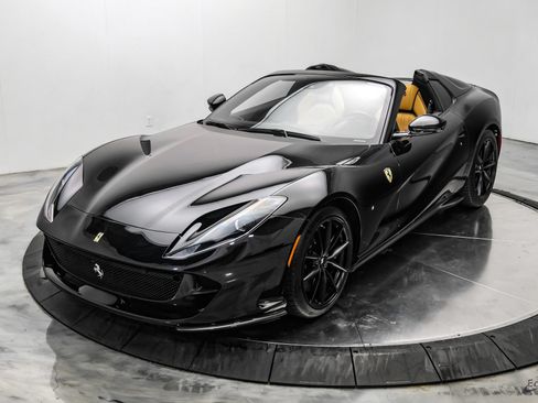 Used 2022 Ferrari 812 GTS RWD image 8