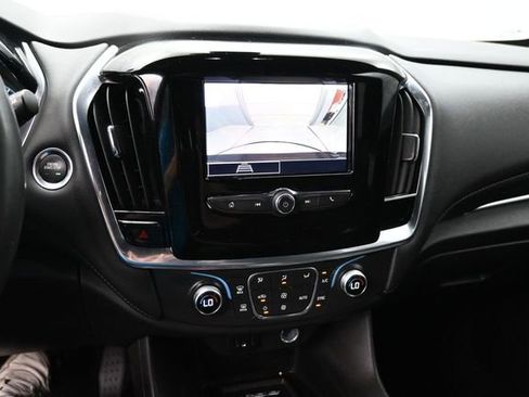 Used 2022 Chevrolet Traverse LT FWD image 21