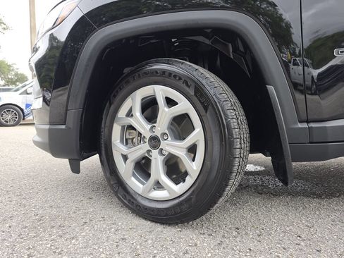 Certified 2025 Jeep Compass Latitude AWD/4WD image 30