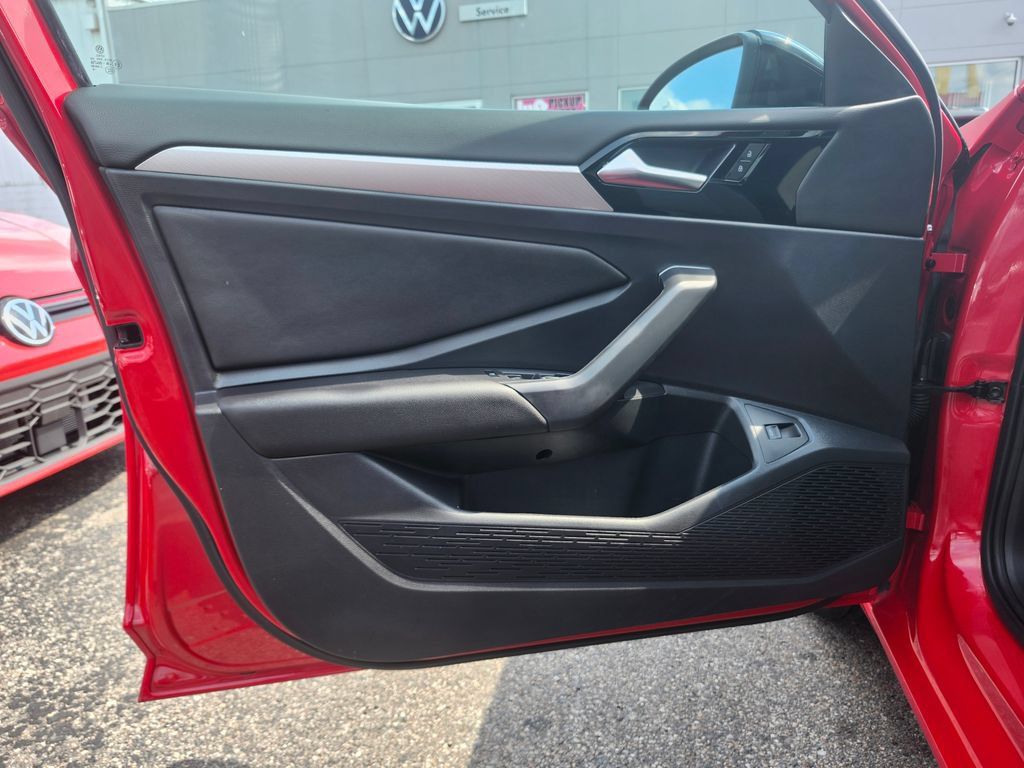 Used 2019 Volkswagen Jetta R-Line FWD image 9