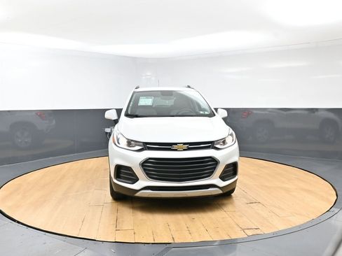 Used 2022 Chevrolet Trax LT w/ LT Convenience Package AWD/4WD image 4