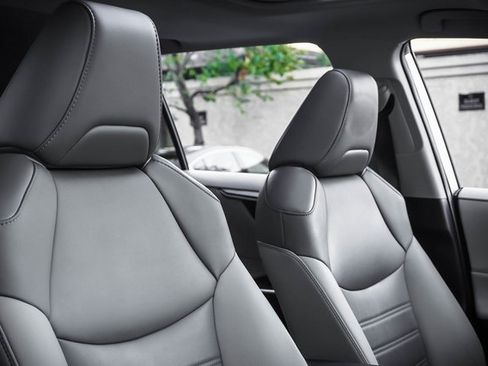 Used 2021 Toyota RAV4 XLE Premium image 25