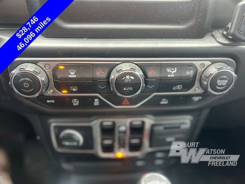 Used 2022 Jeep Gladiator Willys image 16