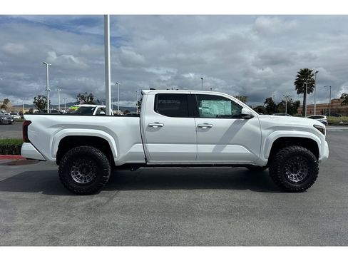 New 2025 Toyota Tacoma SR5 image 3